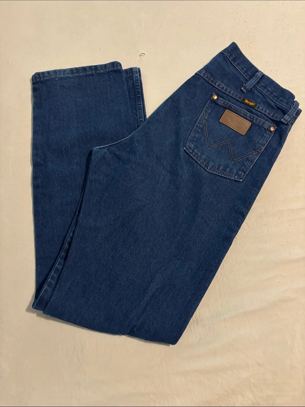 Wrangler Men's cowboy cut jeans in Deep Blue Denim